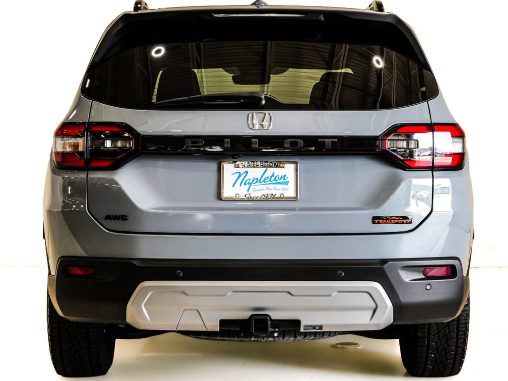 Used 2025 Honda Pilot TrailSport image 8