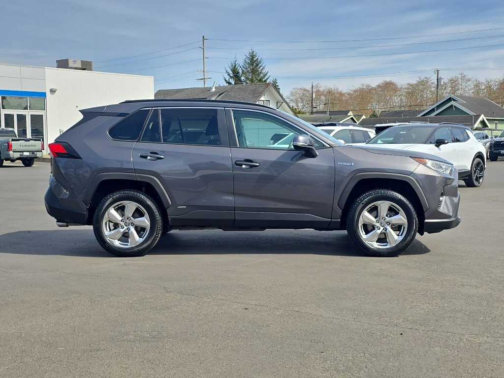 Used 2021 Toyota RAV4 XLE Premium AWD/4WD image 7