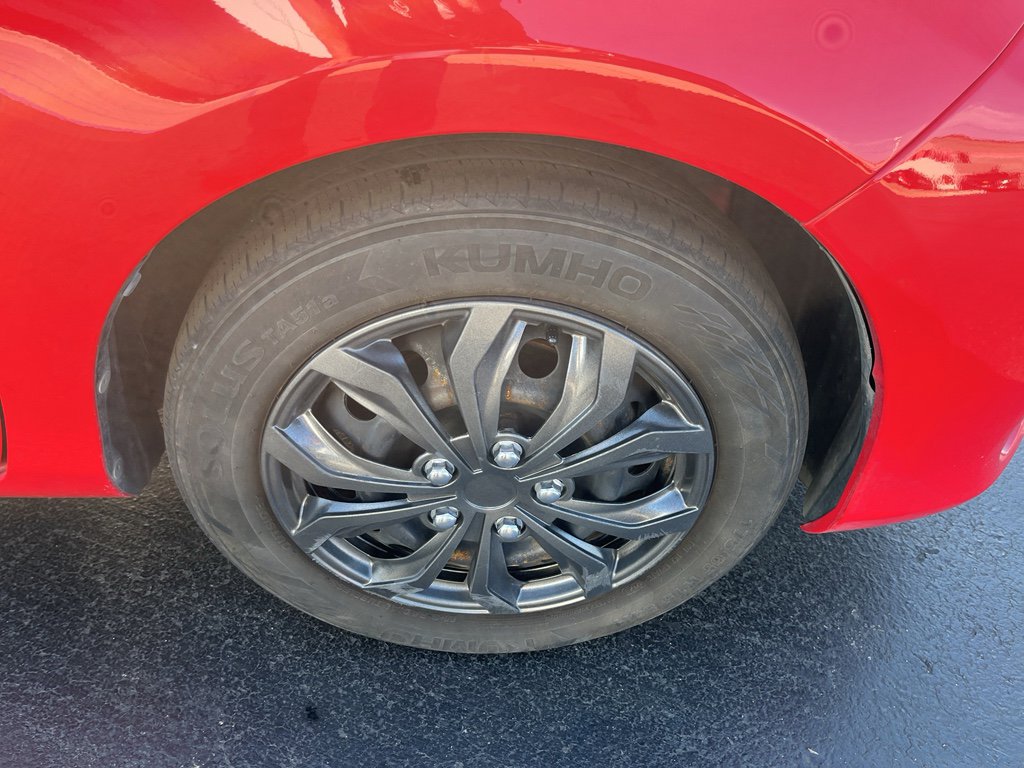 Used 2013 Toyota Yaris LE image 27