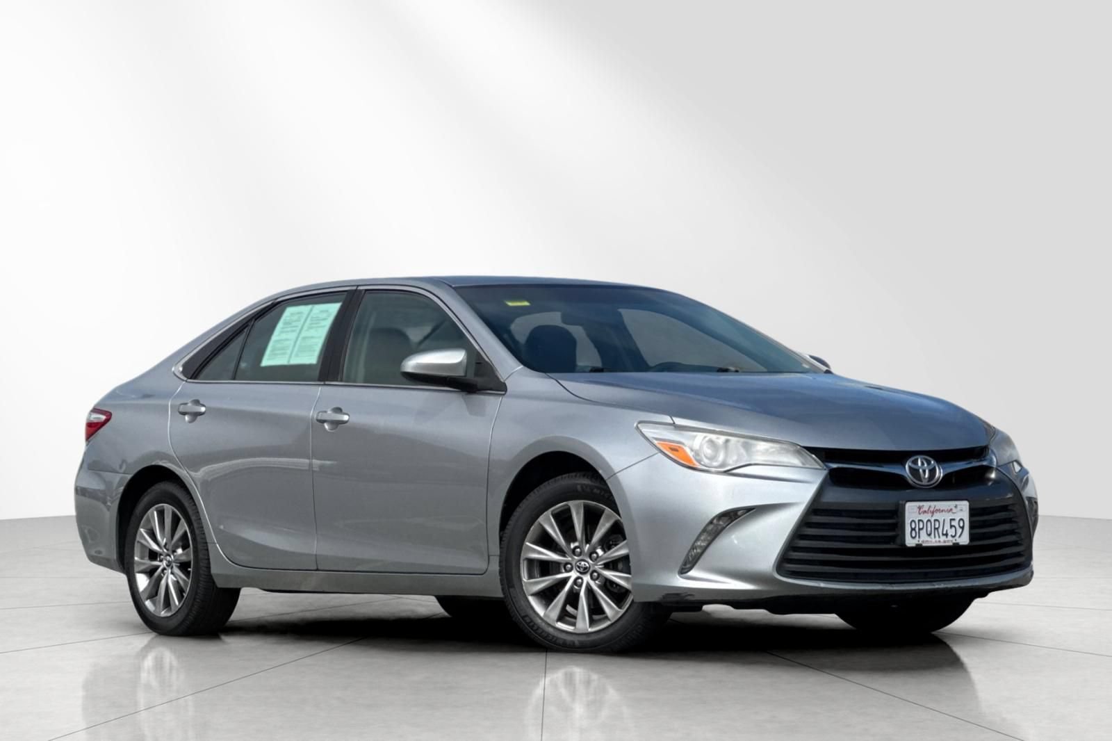Used 2017 Toyota Camry XLE FWD image 2