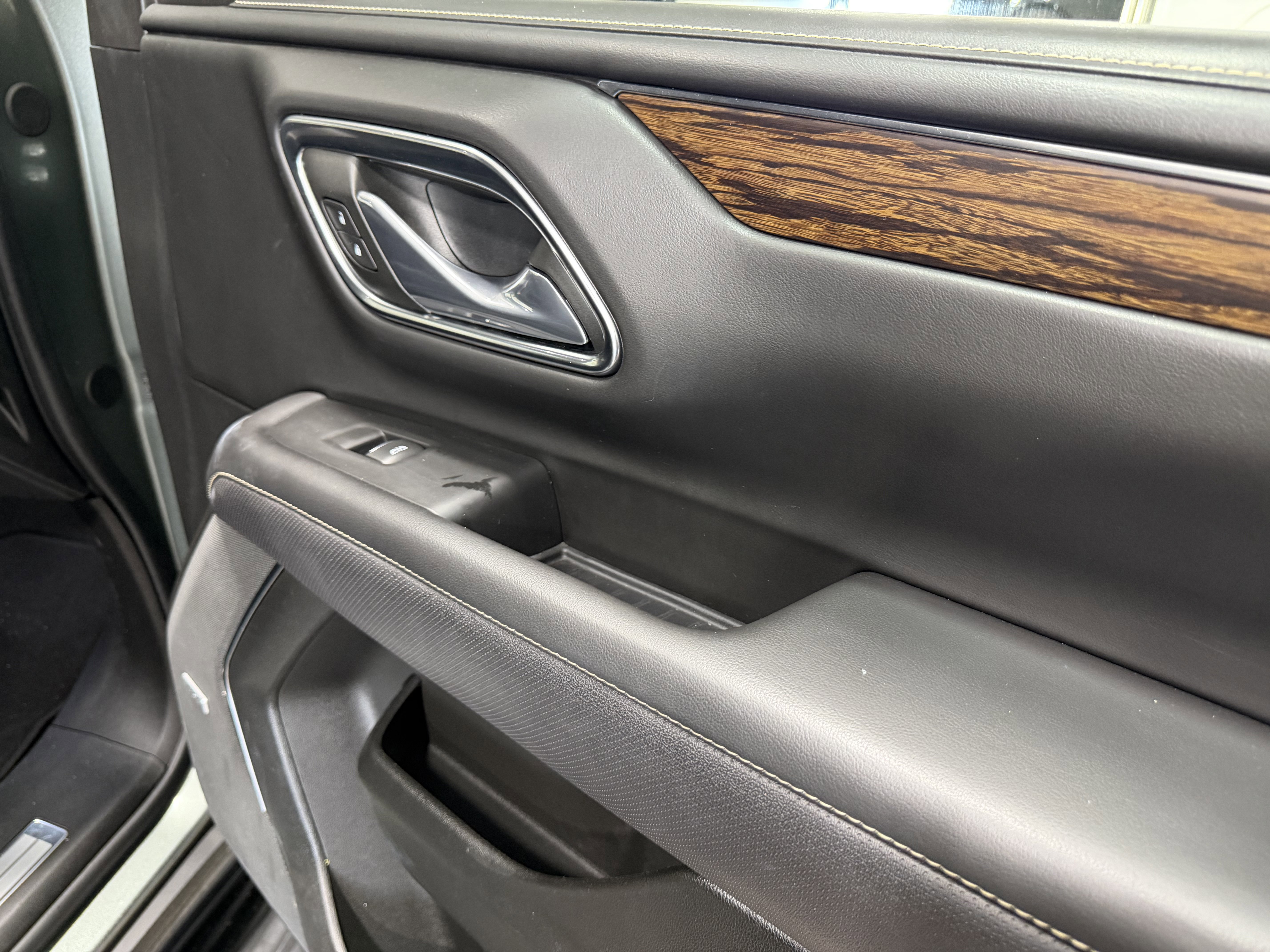 Used 2023 Chevrolet Suburban Premier RWD image 25