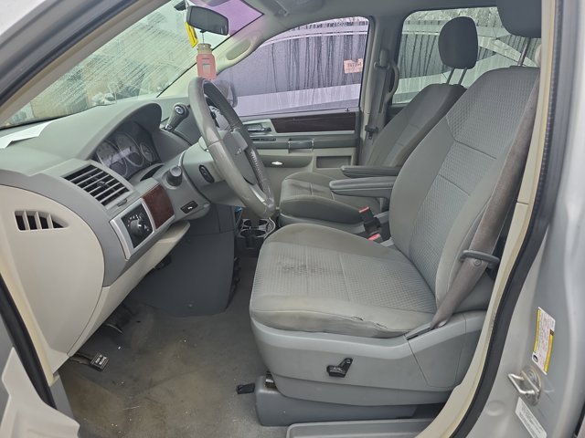 Used 2010 Chrysler Town & Country Touring image 16