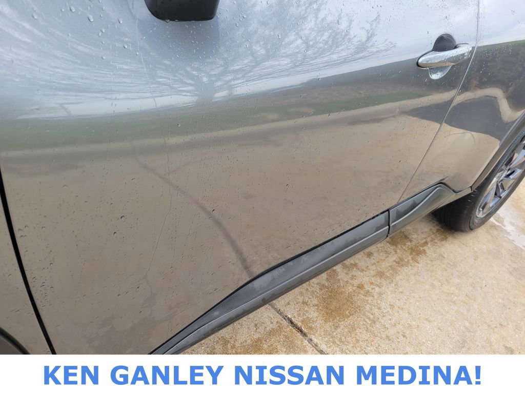 Certified 2025 Nissan Rogue SV FWD image 11