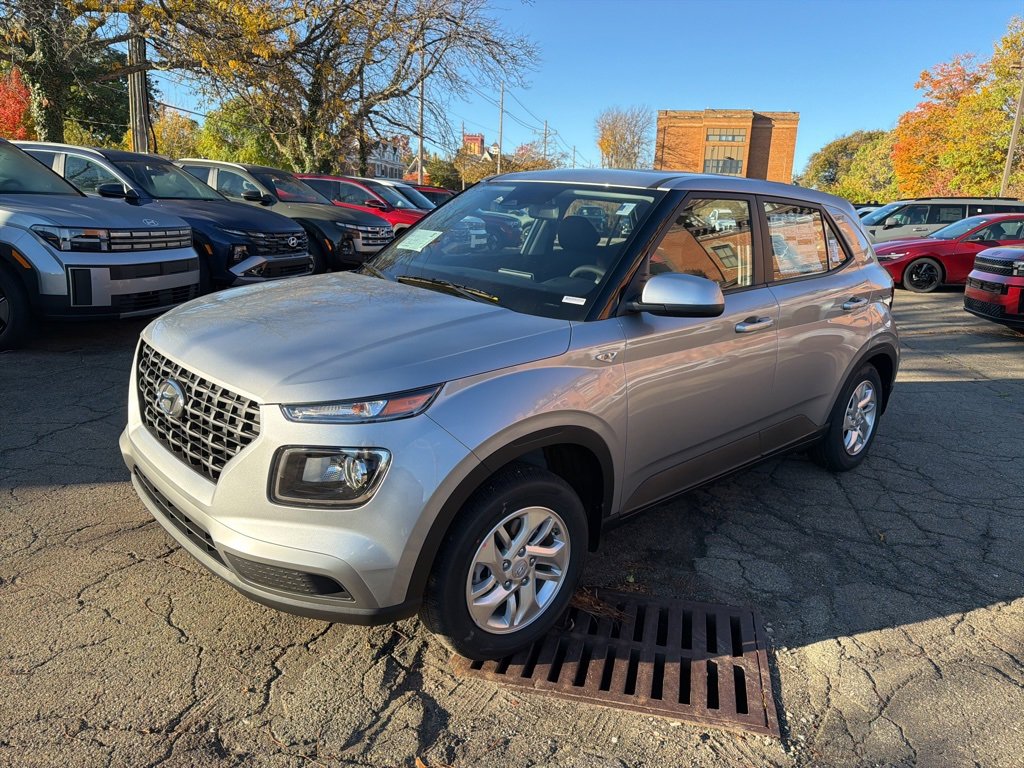 New 2026 Hyundai Venue SE image 3