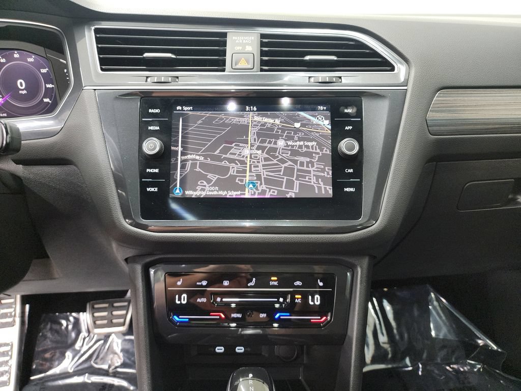 Used 2022 Volkswagen Tiguan SEL R-Line AWD/4WD image 19