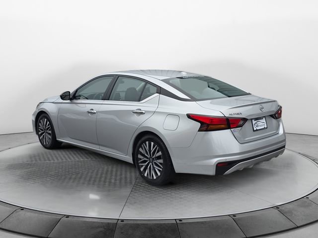 Used 2024 Nissan Altima 2.5 SV image 3