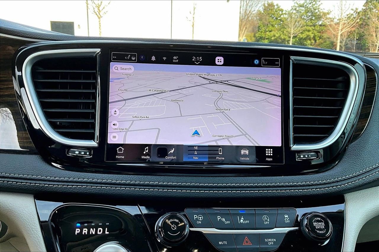 Certified 2022 Chrysler Pacifica Limited image 13