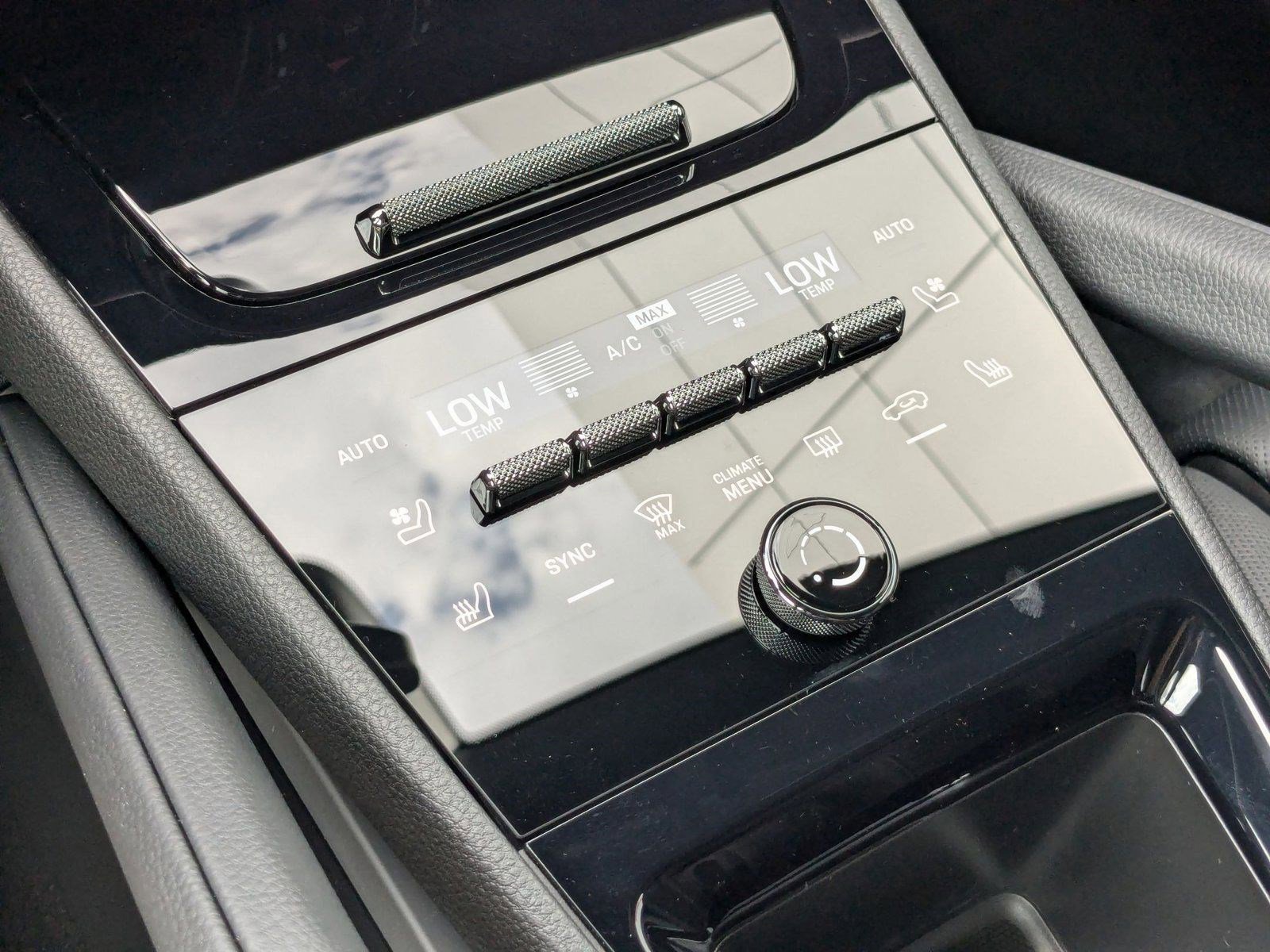 Certified 2025 Porsche Cayenne image 22