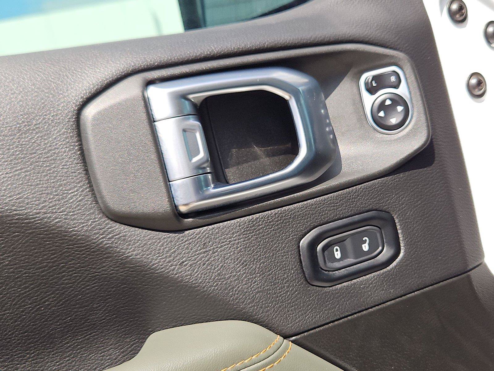 Used 2025 Jeep Gladiator Mojave w/ Safety Group AWD/4WD image 24