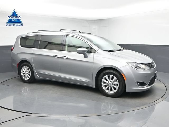 Used 2018 Chrysler Pacifica Touring-L w/ Advanced Safetytec Group FWD video 1
