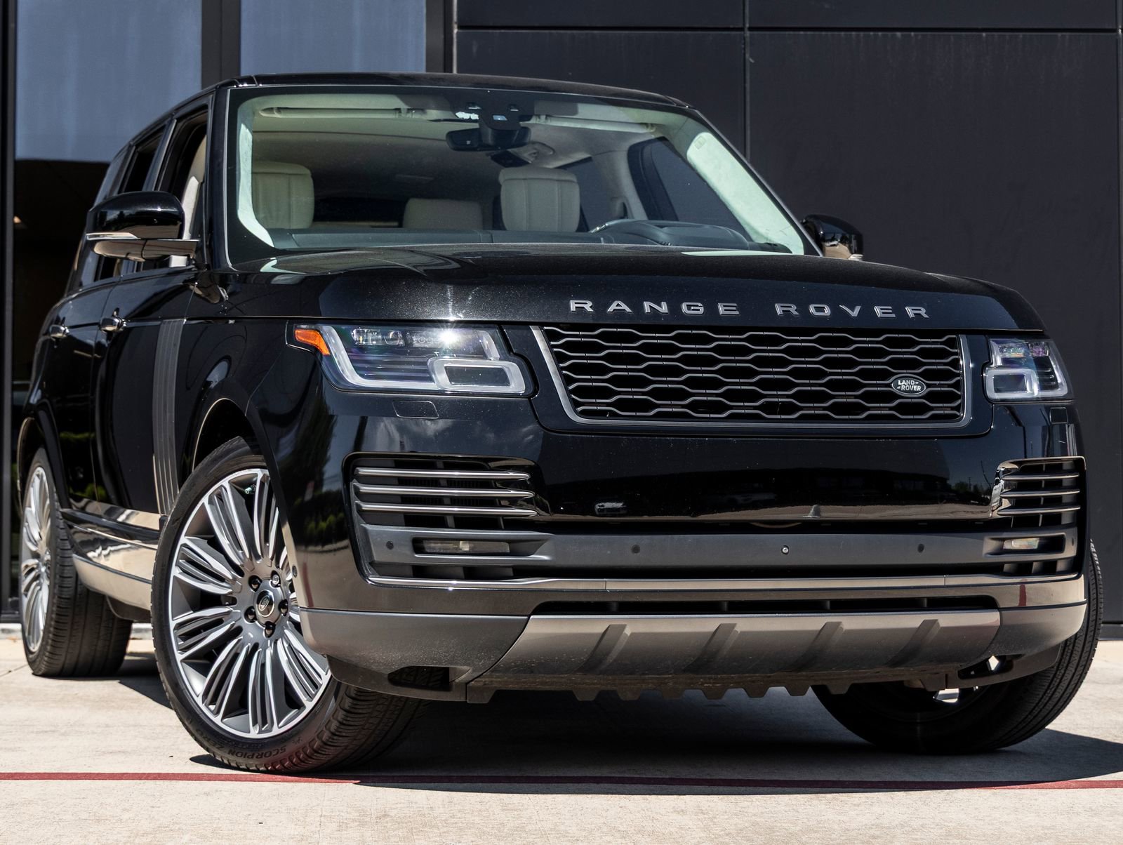 Used 2020 Land Rover Range Rover Autobiography image 2