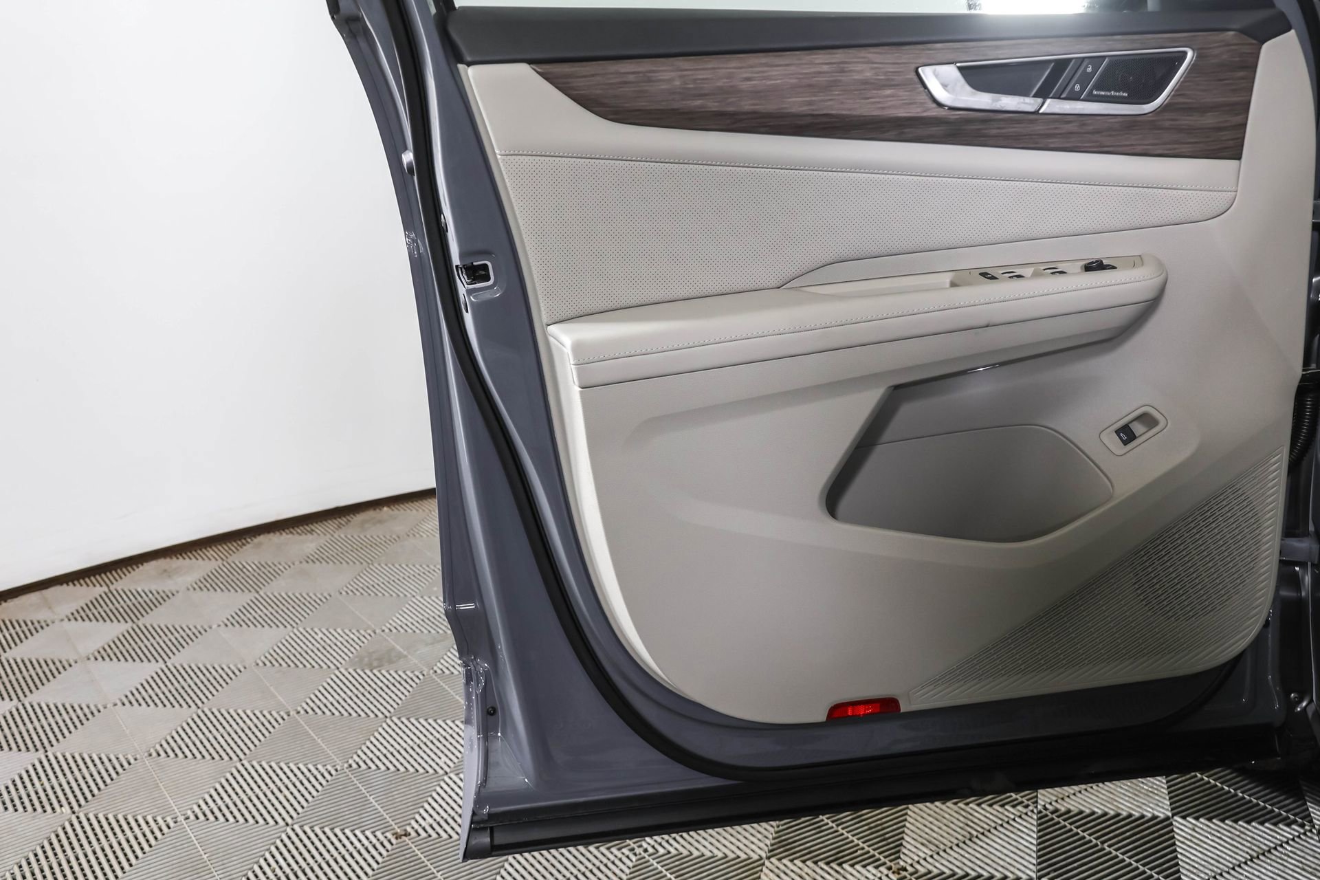 New 2026 Volkswagen Atlas SEL Premium R-Line image 32