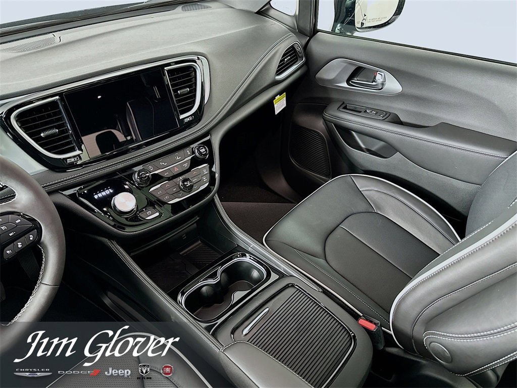 New 2026 Chrysler Pacifica Limited w/ S Appearance Package image 19