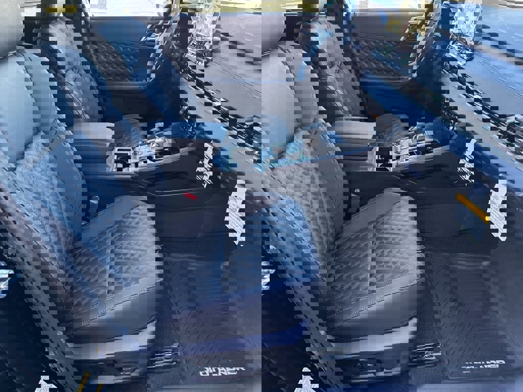 New 2025 Mitsubishi Outlander SEL image 24