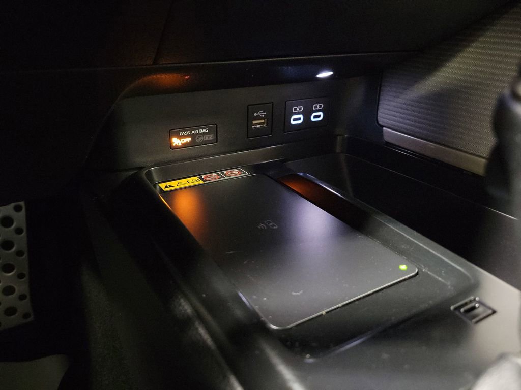 Used 2025 Toyota Camry SE image 17