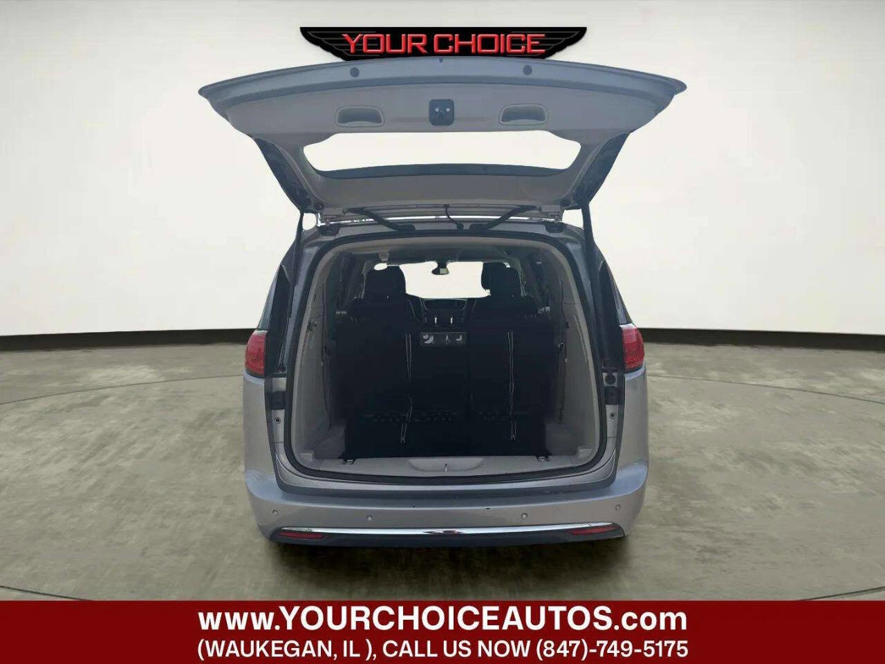 Used 2018 Chrysler Pacifica Touring-L FWD image 15