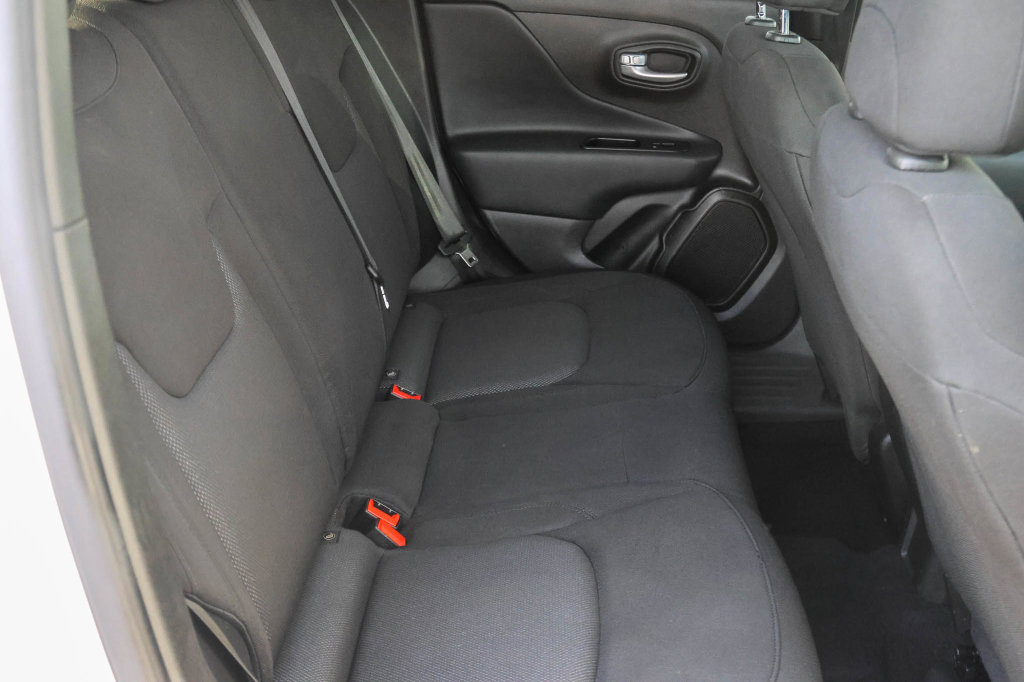 Used 2023 Jeep Renegade Latitude AWD/4WD image 17
