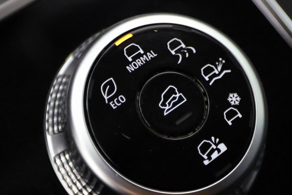 Used 2023 Mitsubishi Outlander SE image 28