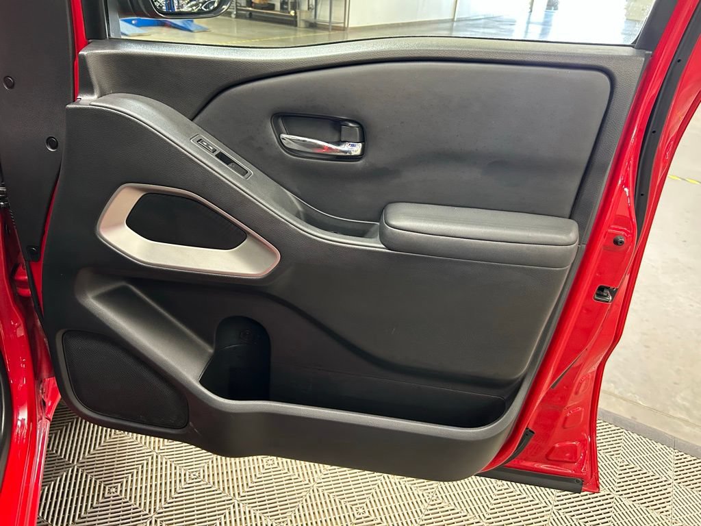 Used 2022 Nissan Frontier SV AWD/4WD image 13