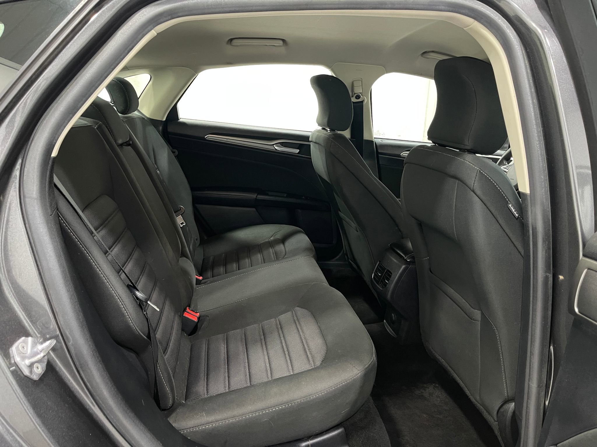 Used 2018 Ford Fusion SE w/ Fusion SE Technology Package image 27