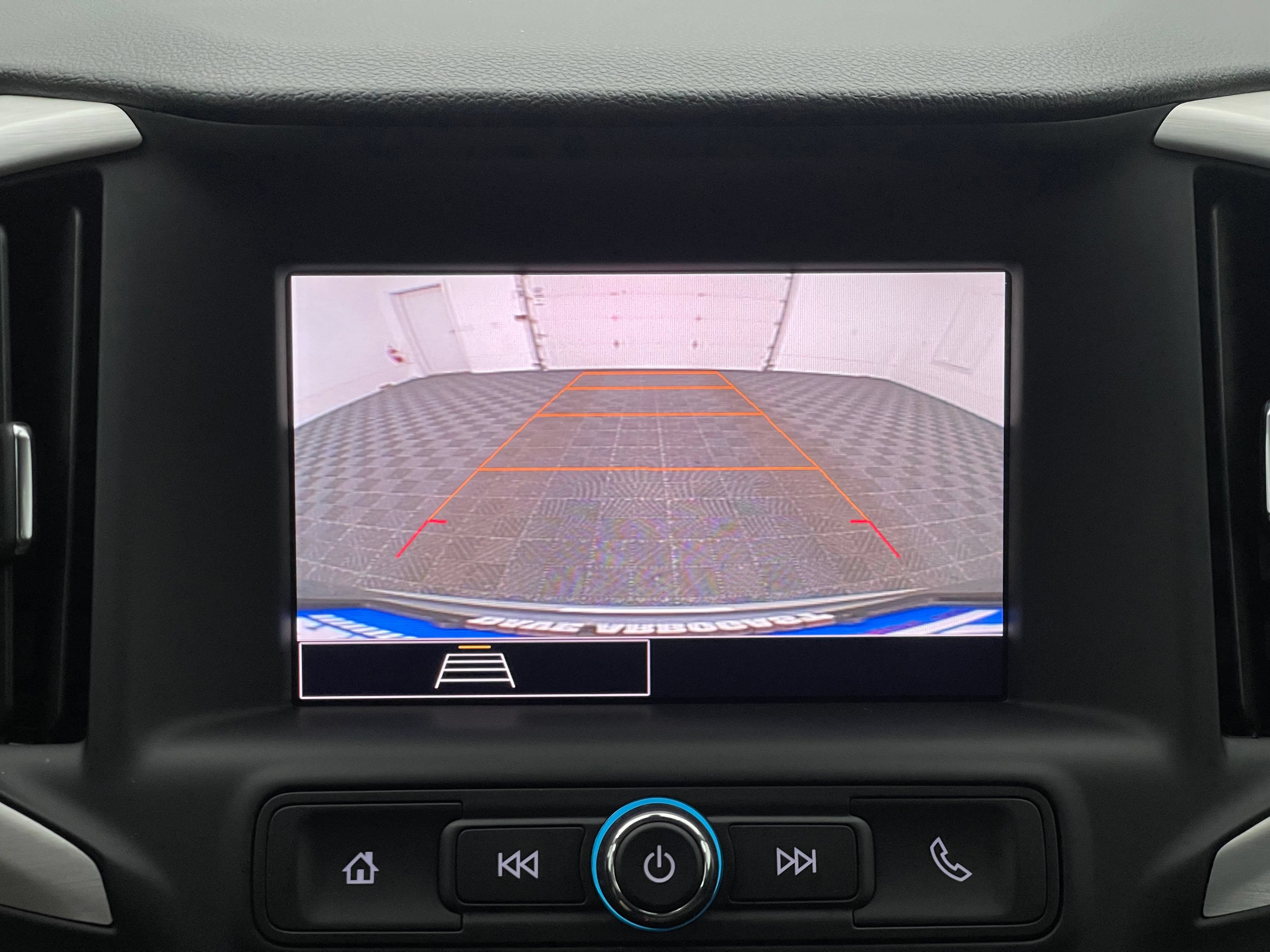 Used 2024 GMC Terrain SLE w/ Driver Convenience Package FWD image 4