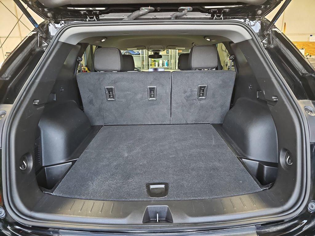 Used 2025 Chevrolet Blazer LT FWD image 12