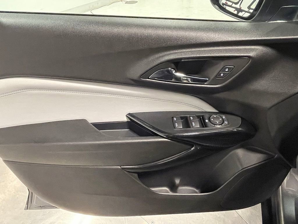 Used 2024 Chevrolet Trax LT w/ Sunroof Package image 18