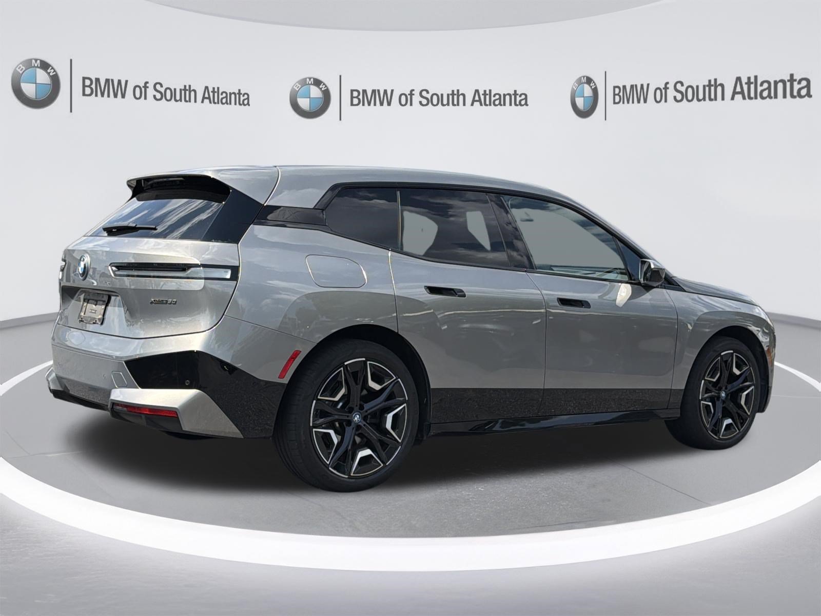 Used 2024 BMW iX xDrive50 w/ Sport Package AWD/4WD image 26