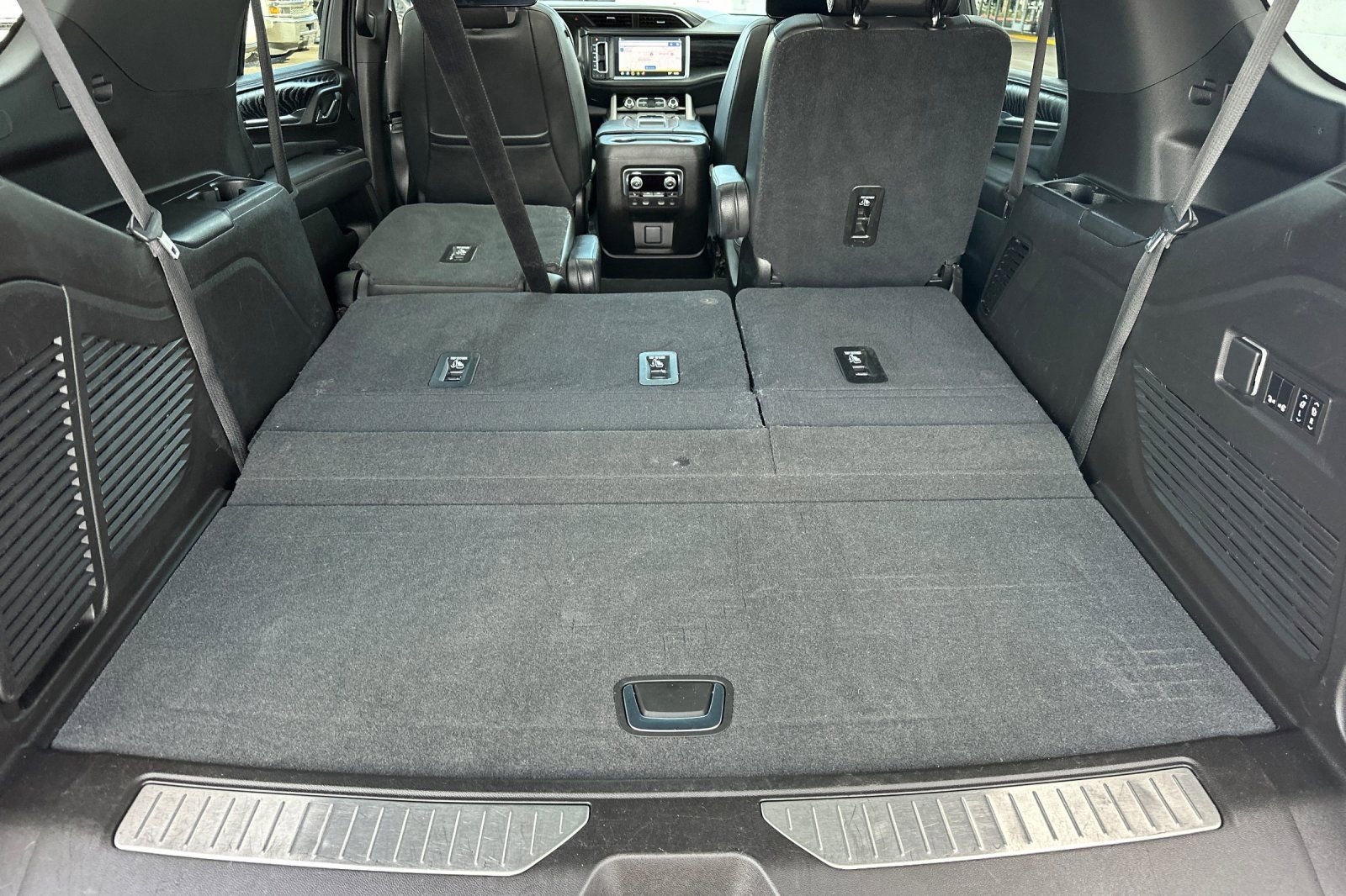 Used 2021 GMC Yukon Denali w/ Denali Ultimate Package AWD/4WD image 18