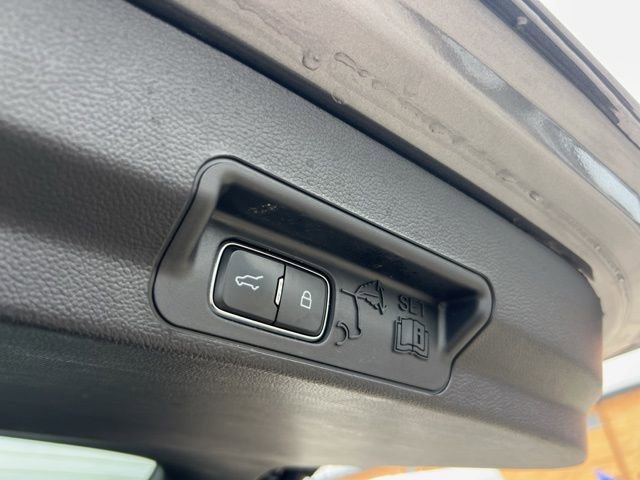 Certified 2022 Ford Explorer XLT w/ Equipment Group 202A image 24