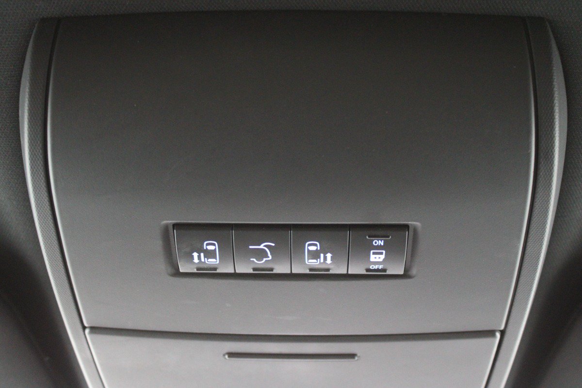 Used 2016 Dodge Grand Caravan SXT FWD image 21