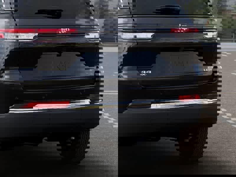 New 2025 Jeep Grand Cherokee Laredo X w/ Luxury Tech Group I image 13