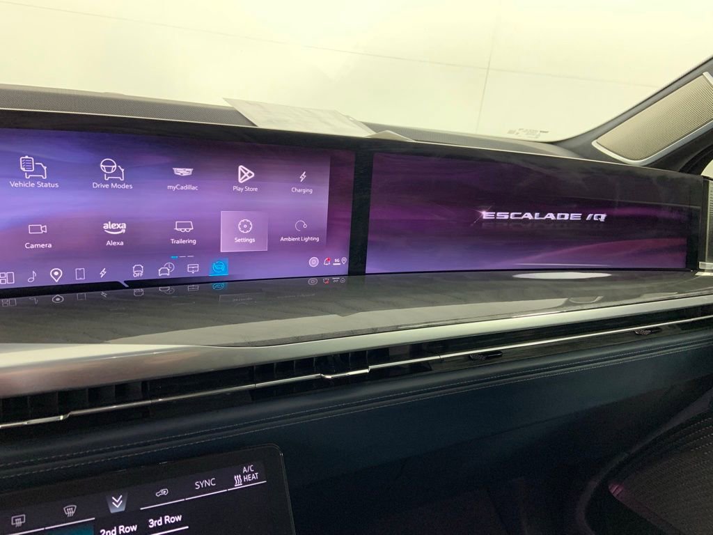 Used 2025 Cadillac Escalade IQ Luxury 2 image 32