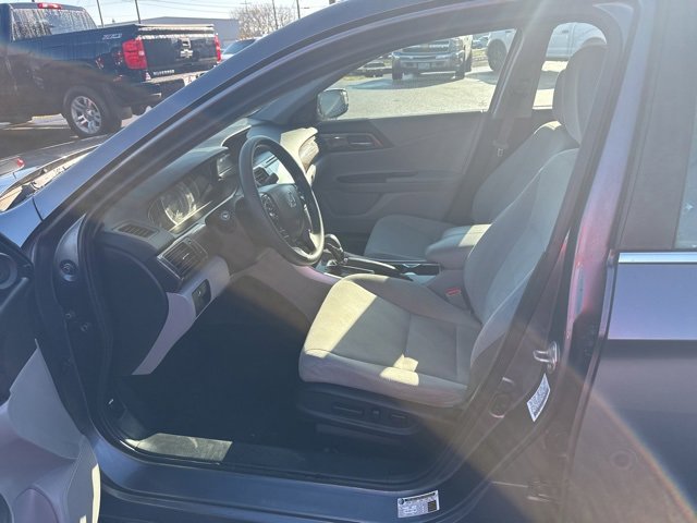 Used 2017 Honda Accord EX image 11