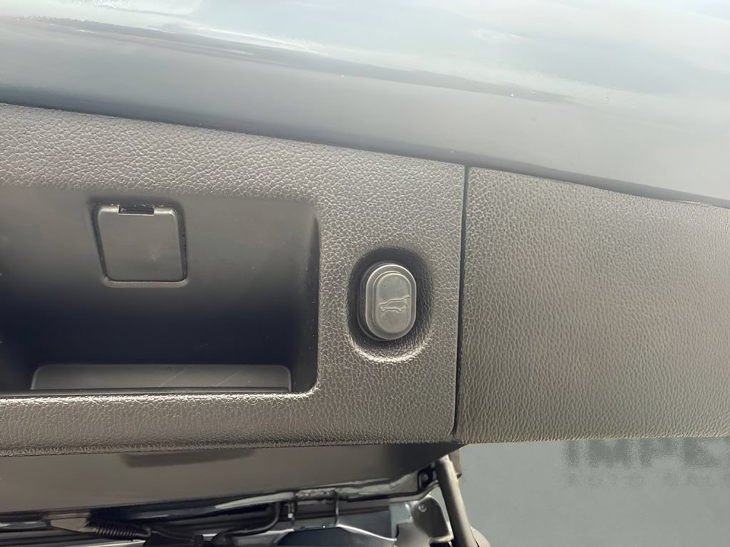 Used 2020 Chevrolet Suburban Premier AWD/4WD image 34