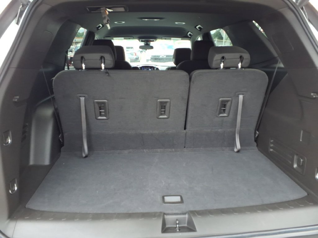Used 2023 Chevrolet Traverse LT FWD image 16