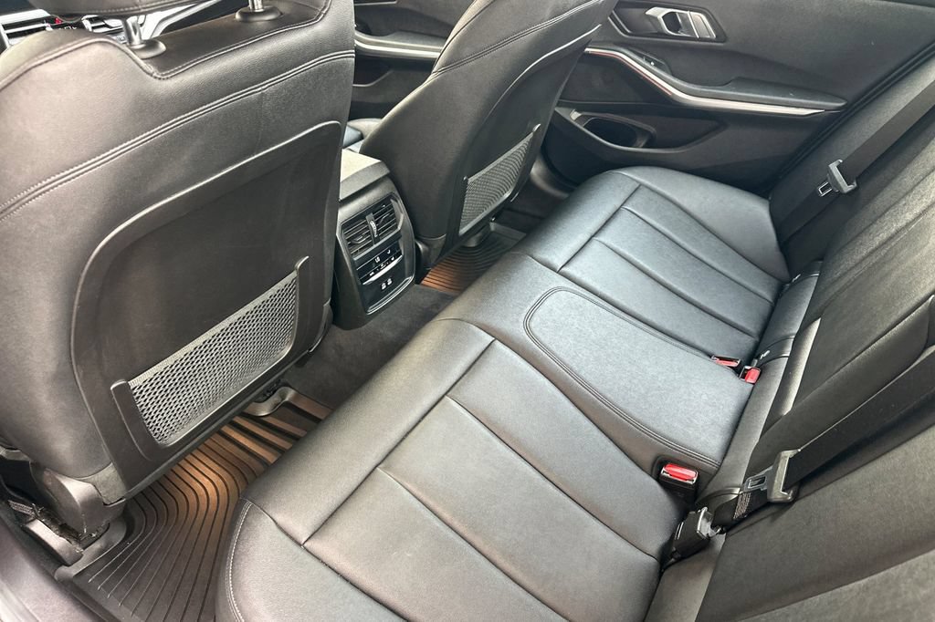 Used 2021 BMW 330i Sedan w/ M Sport Package RWD image 12
