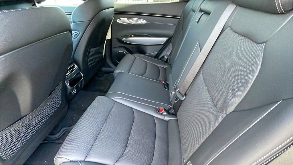 New 2025 Genesis GV70 2.5T w/ Select Package image 17