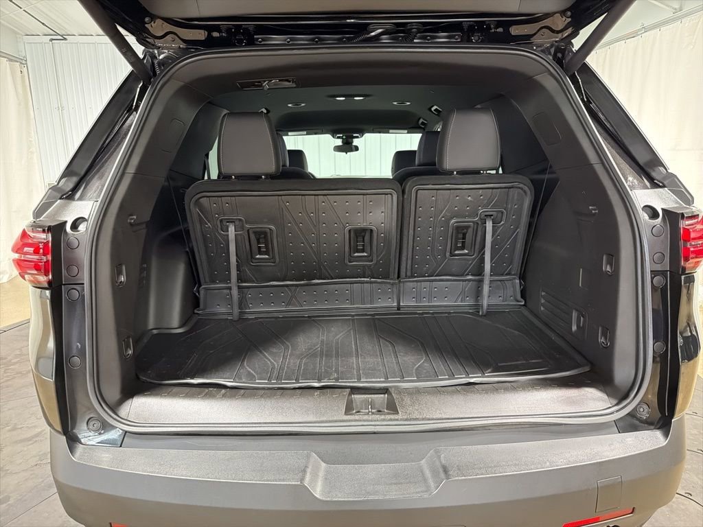 Used 2023 Chevrolet Traverse LT w/ LPO, Floor Liner Package image 8