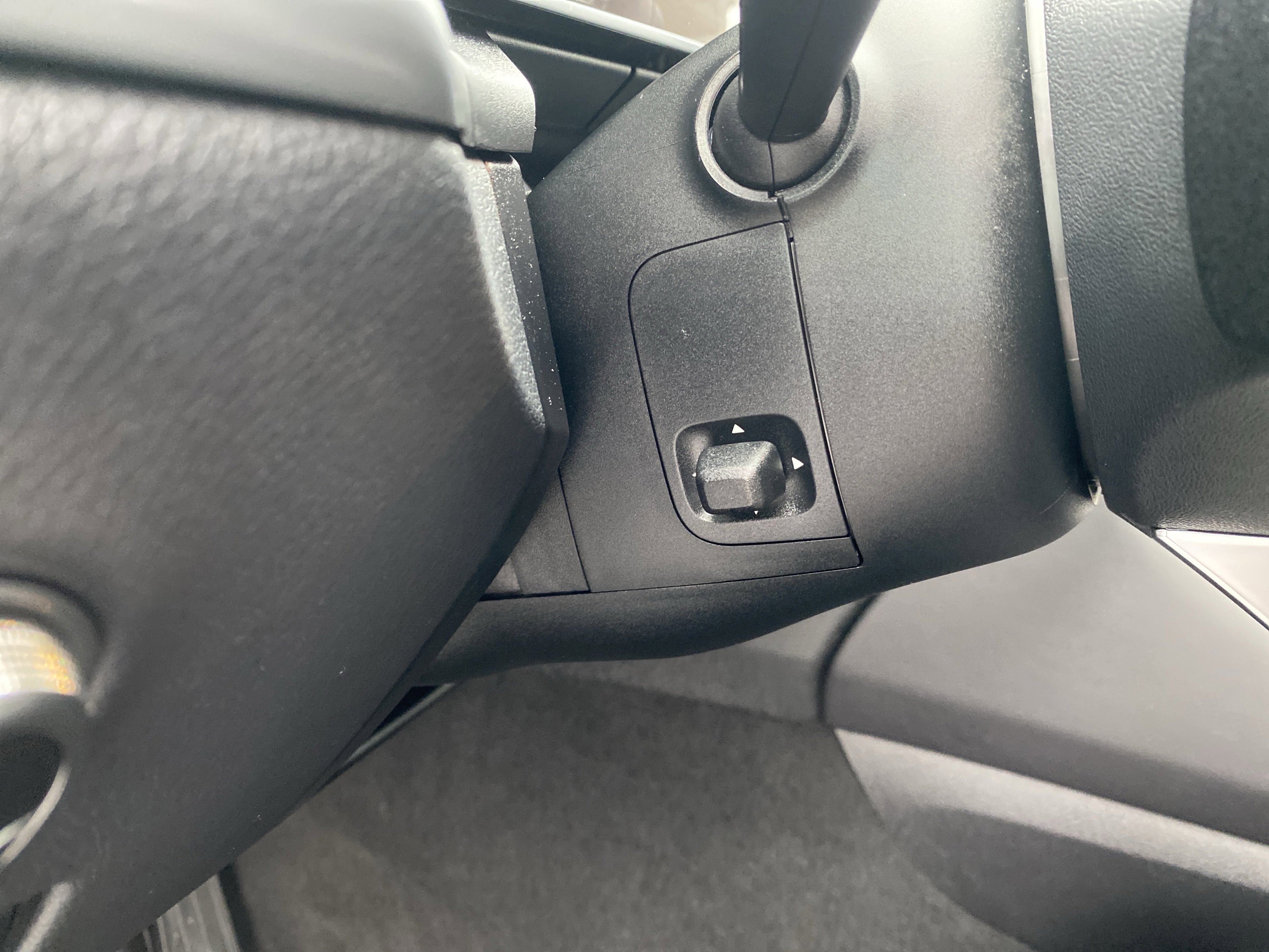 Used 2025 Mercedes-Benz GLC 300 4MATIC image 16