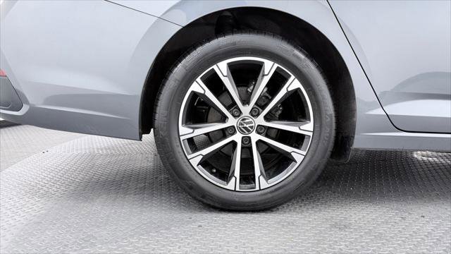 Used 2025 Volkswagen Jetta Sport FWD image 31