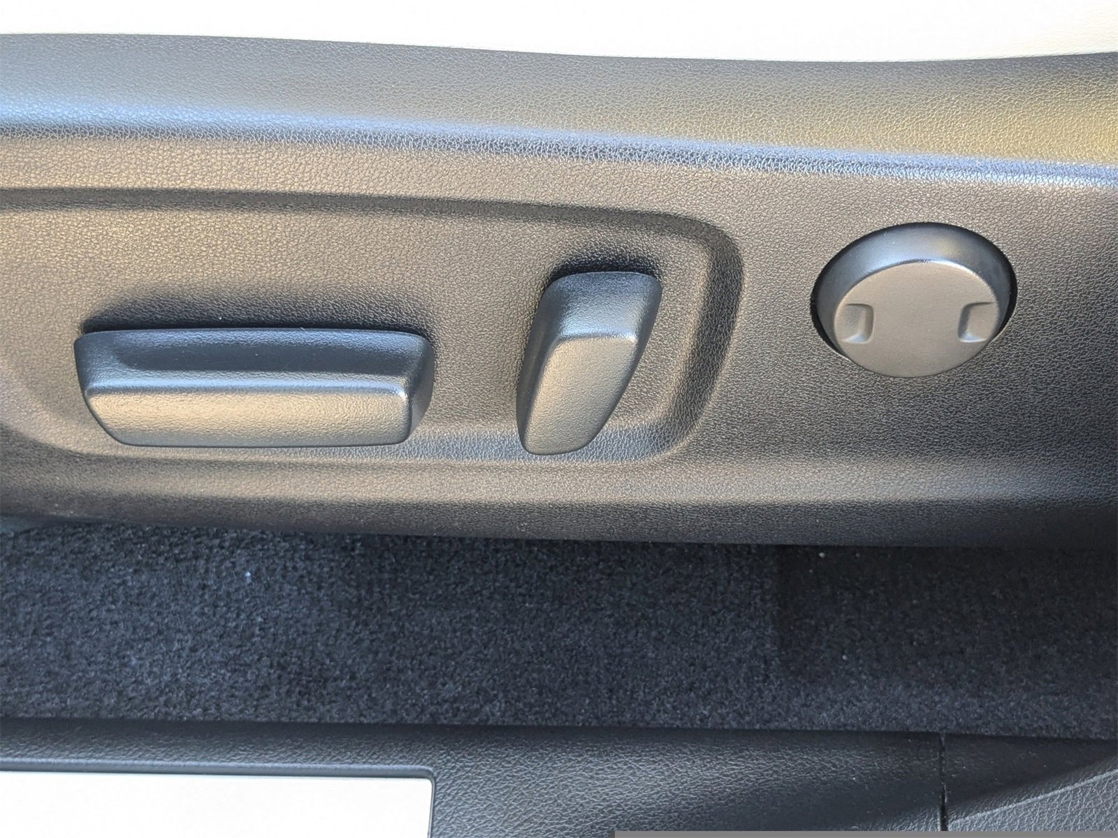 Used 2022 Lexus RX 350L Premium w/ Premium Package image 22