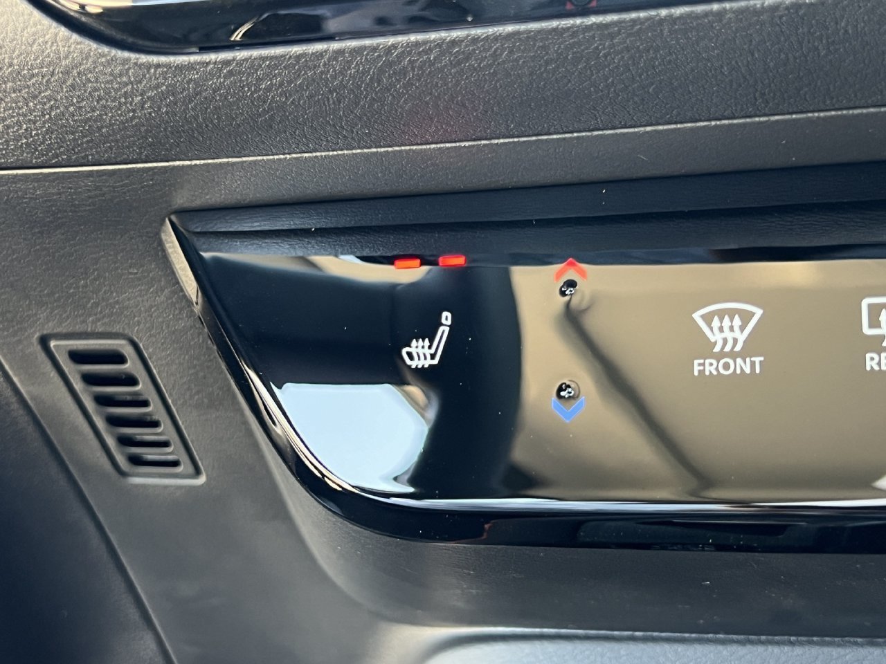New 2027 Nissan Kicks SR AWD/4WD image 12