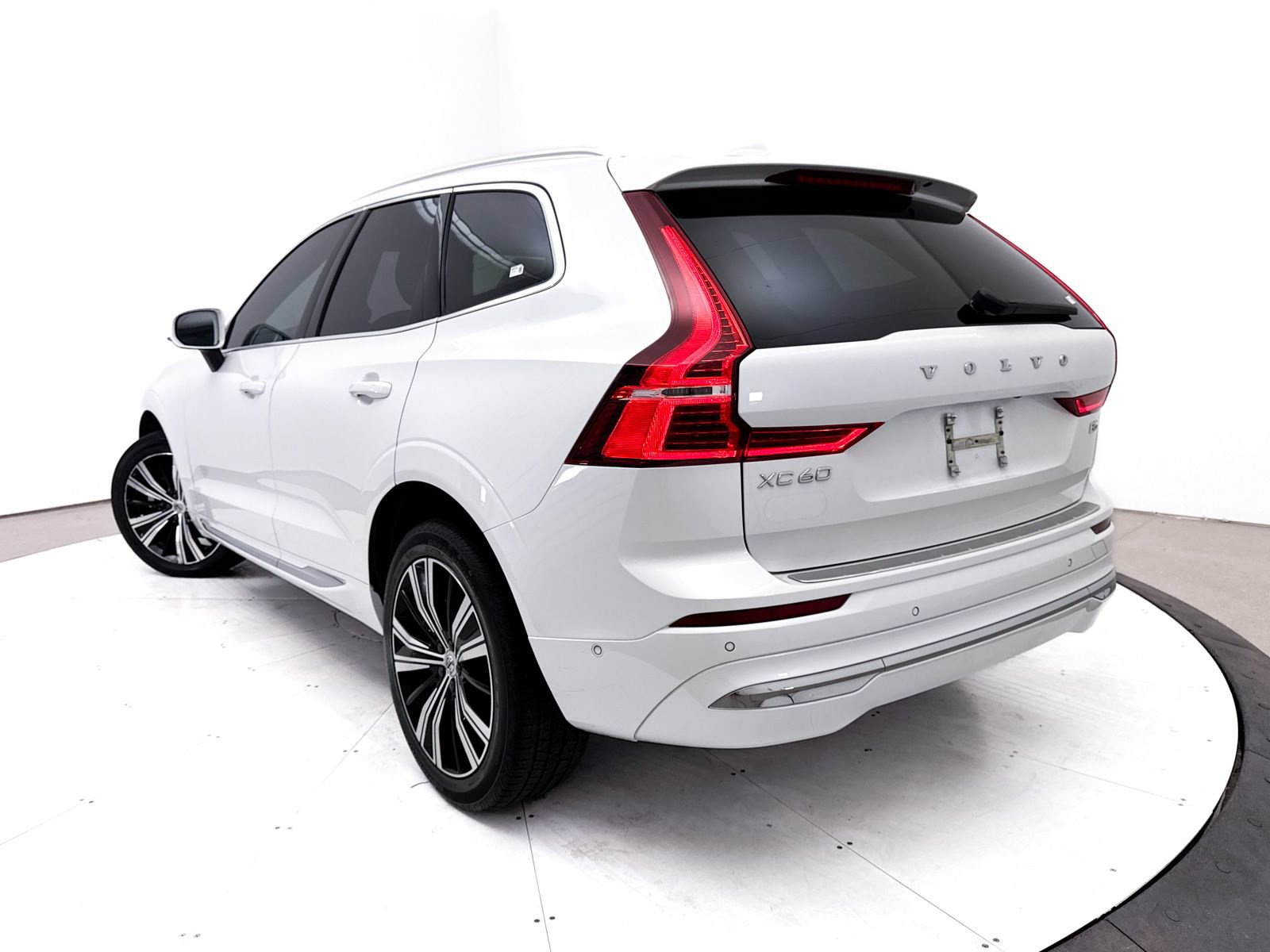 Used 2023 Volvo XC60 B5 Plus w/ Protection Package Premier FWD image 4