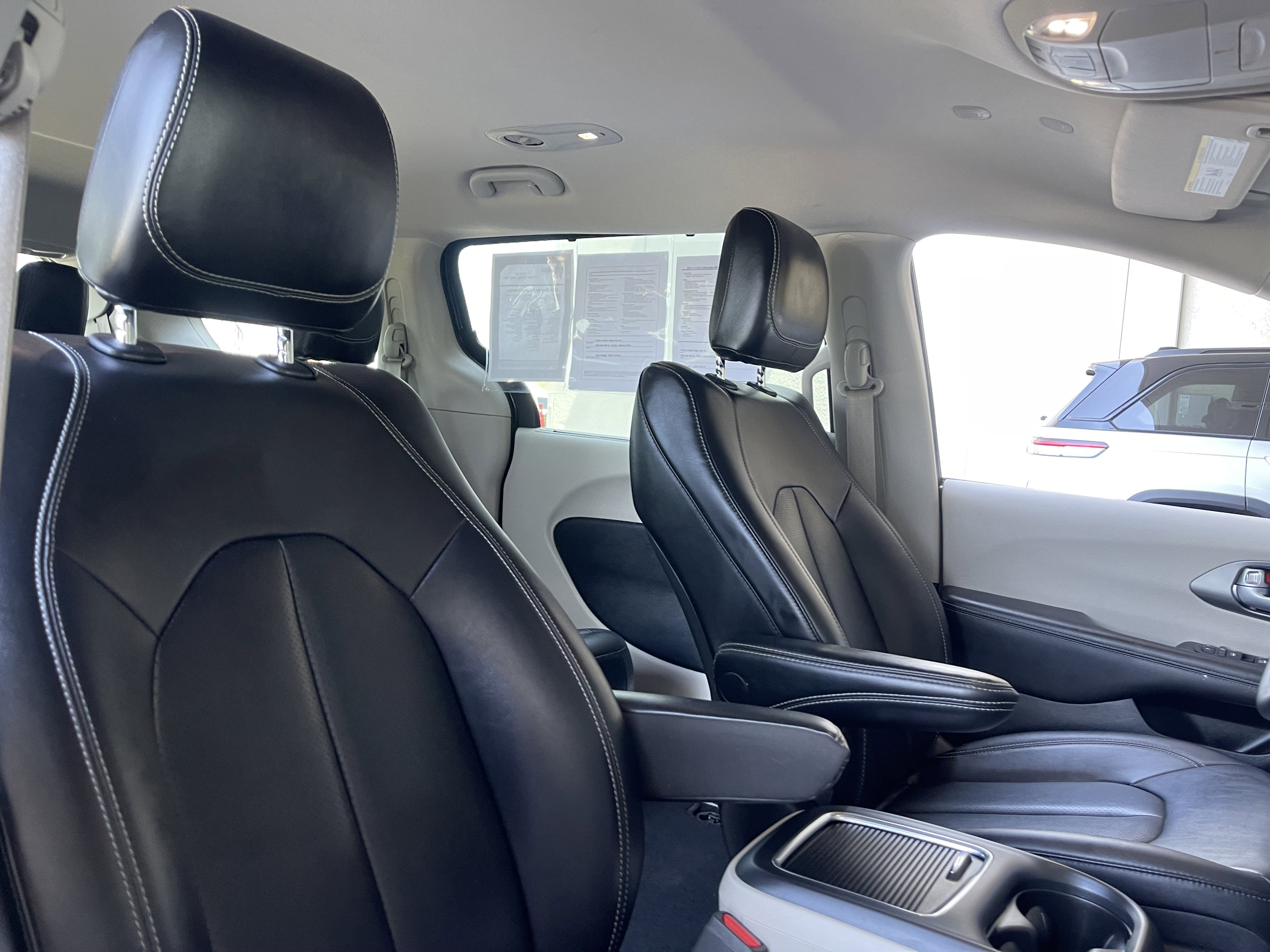 Used 2024 Chrysler Pacifica Touring-L FWD image 26