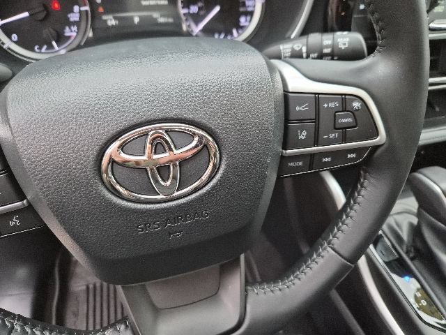 Used 2023 Toyota Highlander XLE AWD/4WD image 22