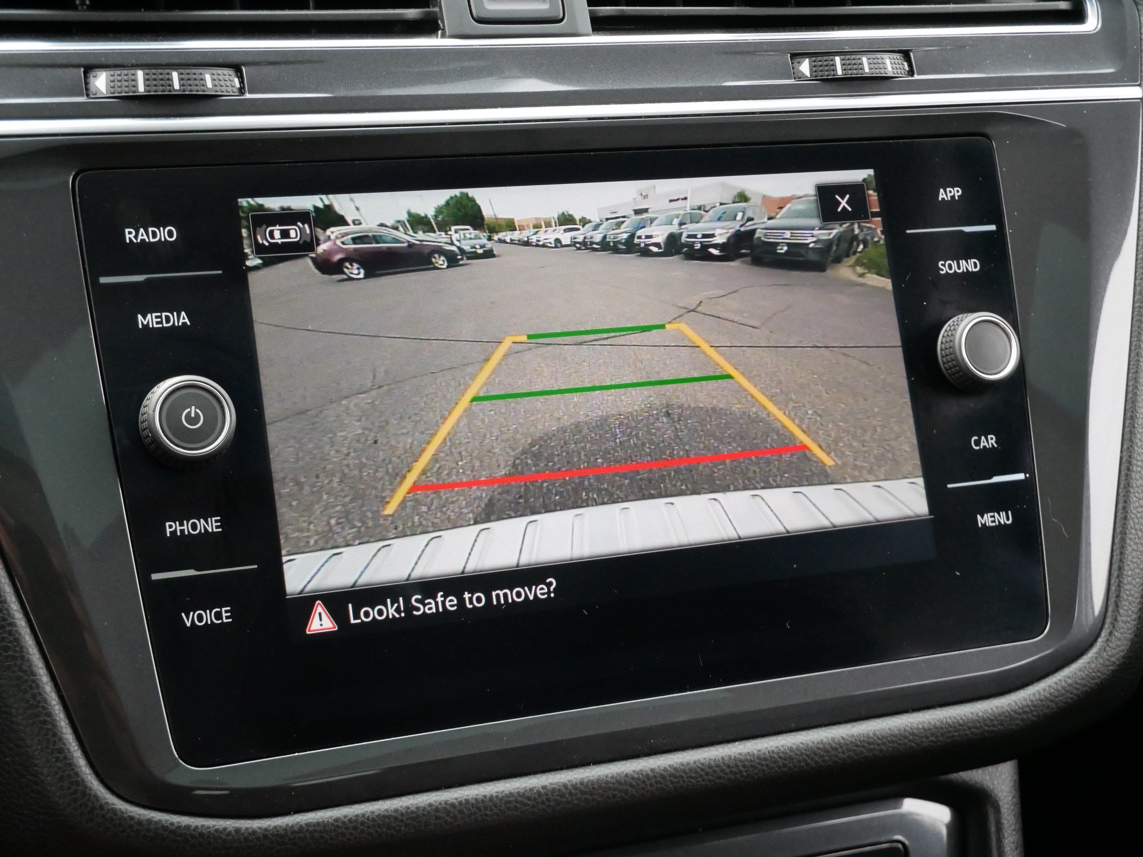 Certified 2023 Volkswagen Tiguan SE w/ Panoramic Sunroof Package AWD/4WD image 30