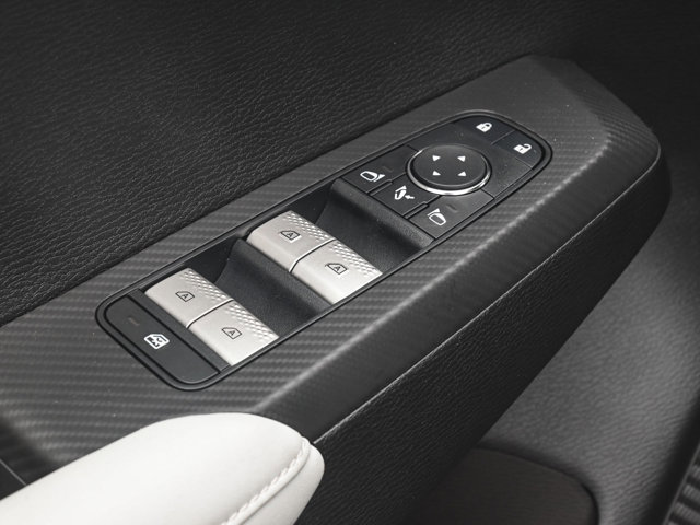 New 2025 Mitsubishi Outlander SE image 9