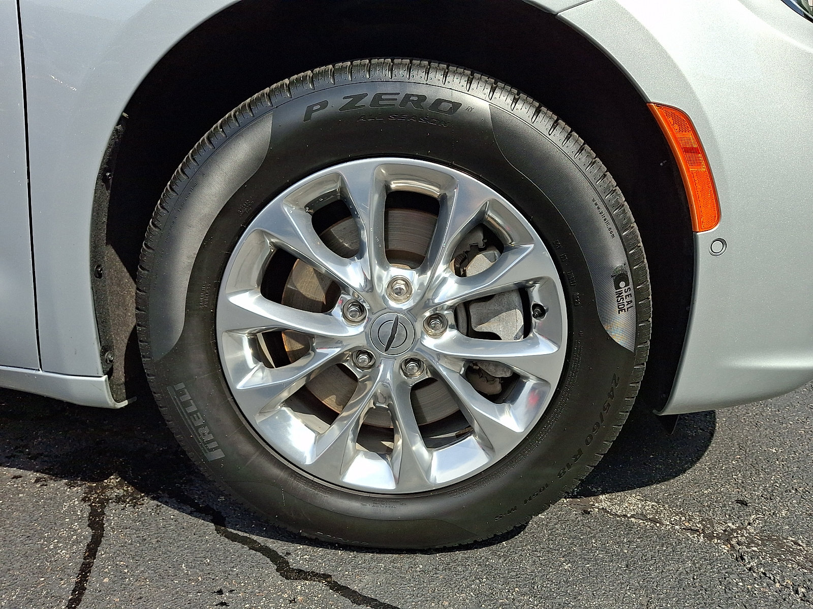 Used 2023 Chrysler Pacifica Touring-L AWD/4WD image 8