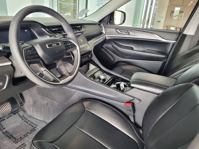 Used 2023 Jeep Grand Cherokee L Limited w/ Luxury Tech Group II AWD/4WD image 10